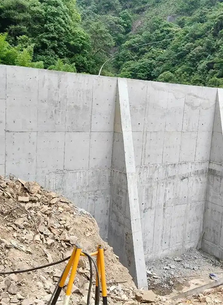 沧州海兴县重力式挡土墙